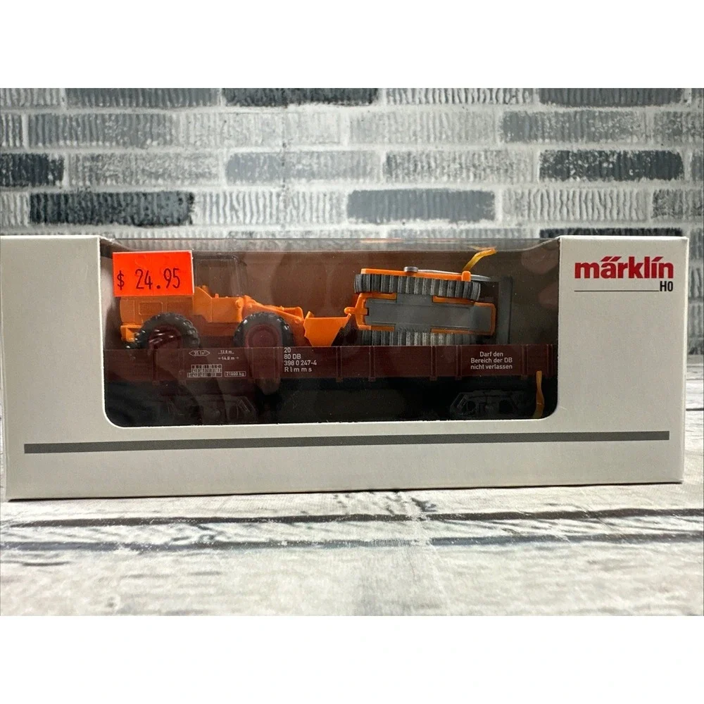 HO Scale  MARKLIN  #4474  Low Side Gondola with Construction Equipment Load